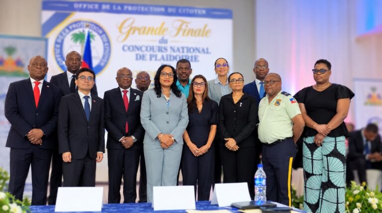 Droits des femmes et élections : Lisa Faïmi Joseph et Daïna Silfise remportent le premier concours national de plaidoirie et d’éloquence de l’OPC